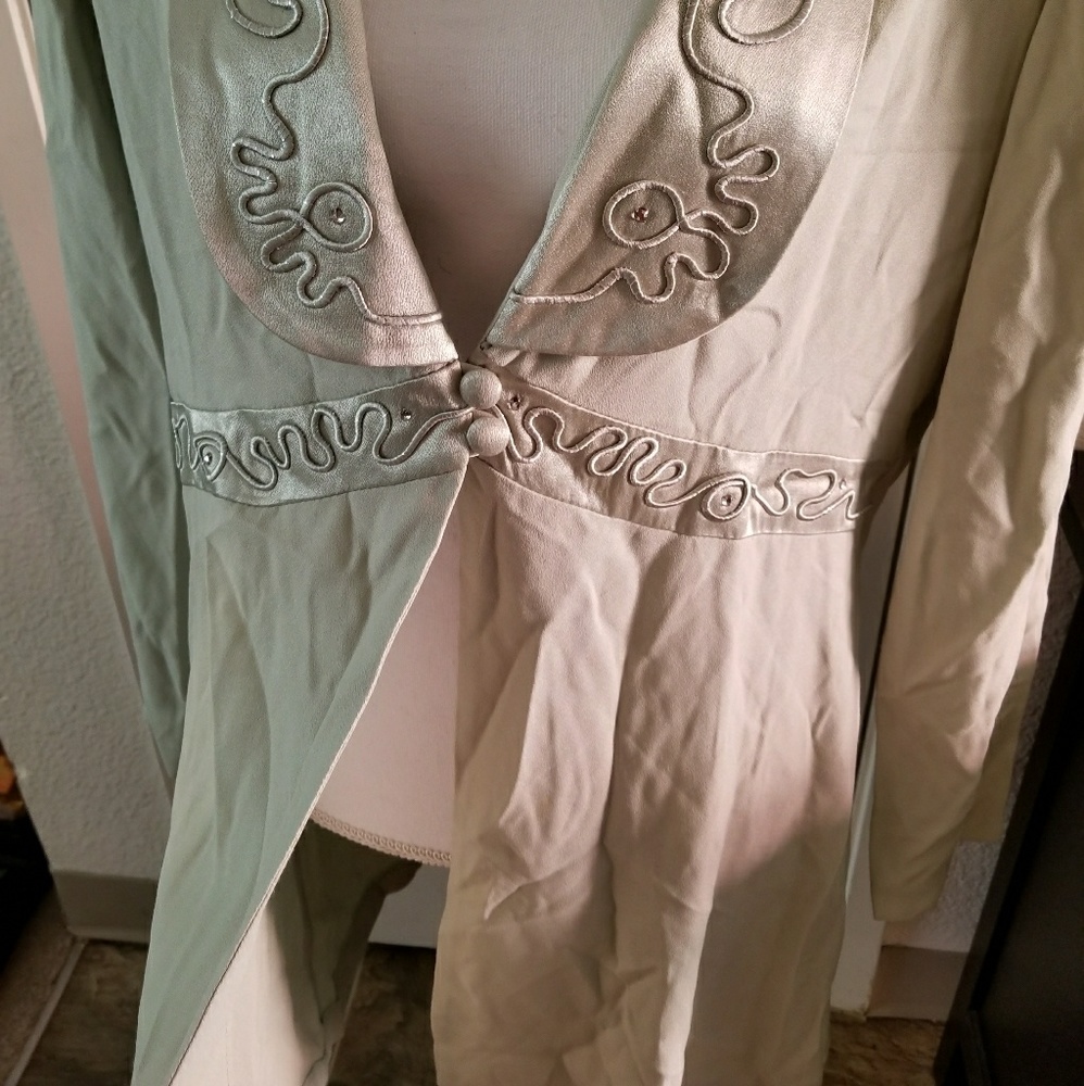 Impulsive women's trench coat/sweater, size 16